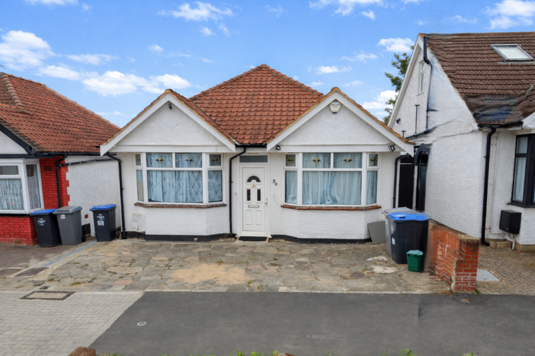 Bungalow available for let in North Wembley