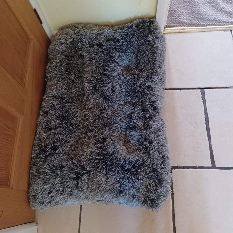 Plush dog bed - NEW