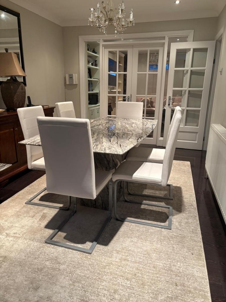 Modern White Dining Table with 6 Chairs – Good as new Condition