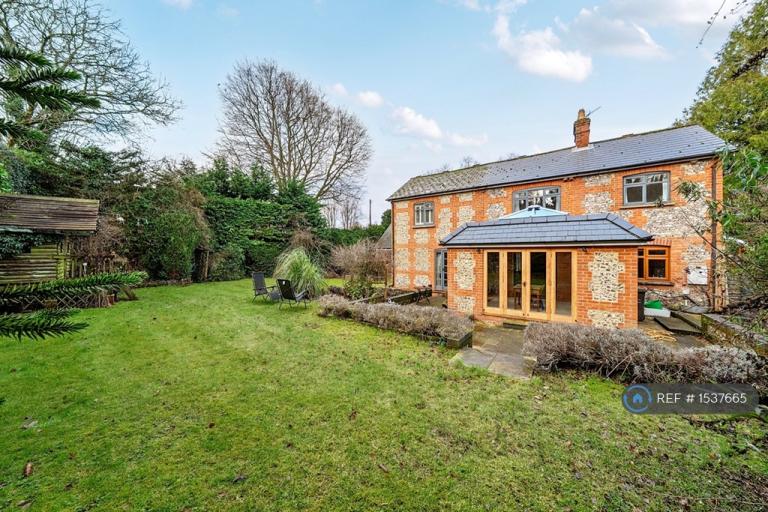 4 bedroom house in The Dene, Andover, SP11 (4 bed) (#1537665)