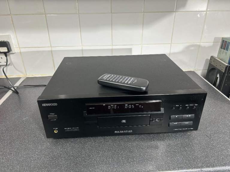 PENDING. Kenwood DP-7090 High End CD Player