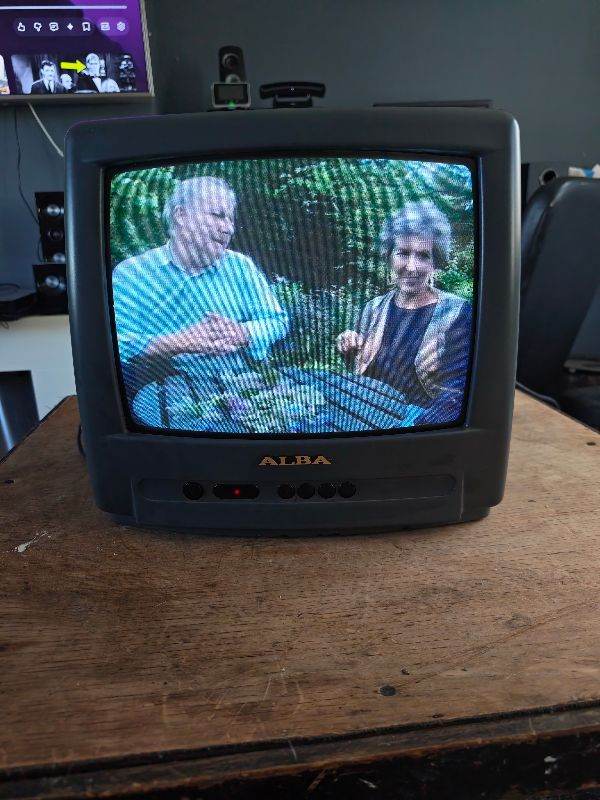 ALBA 14" CRT COLOUR TELEVISION 1990S