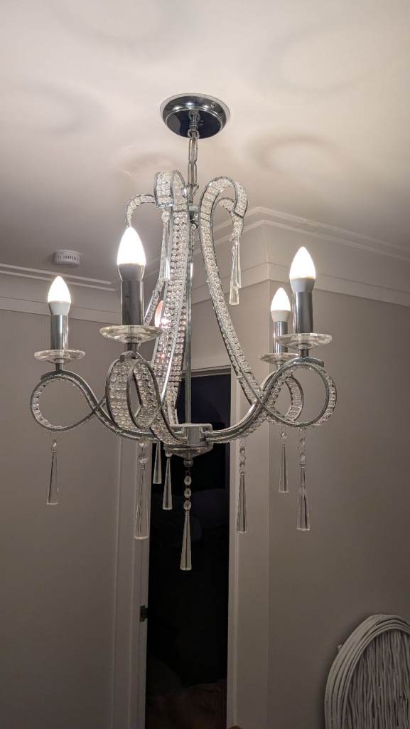 Stylish Crystal Chandelier with 5 Lights – Excellent Condition