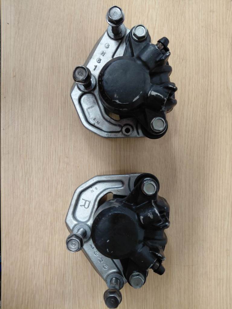 Honda Superdream cb400n brake calipers
