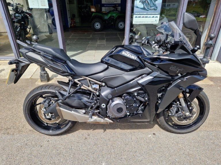 SUZUKI GSX-S 1000GT IN BLACK