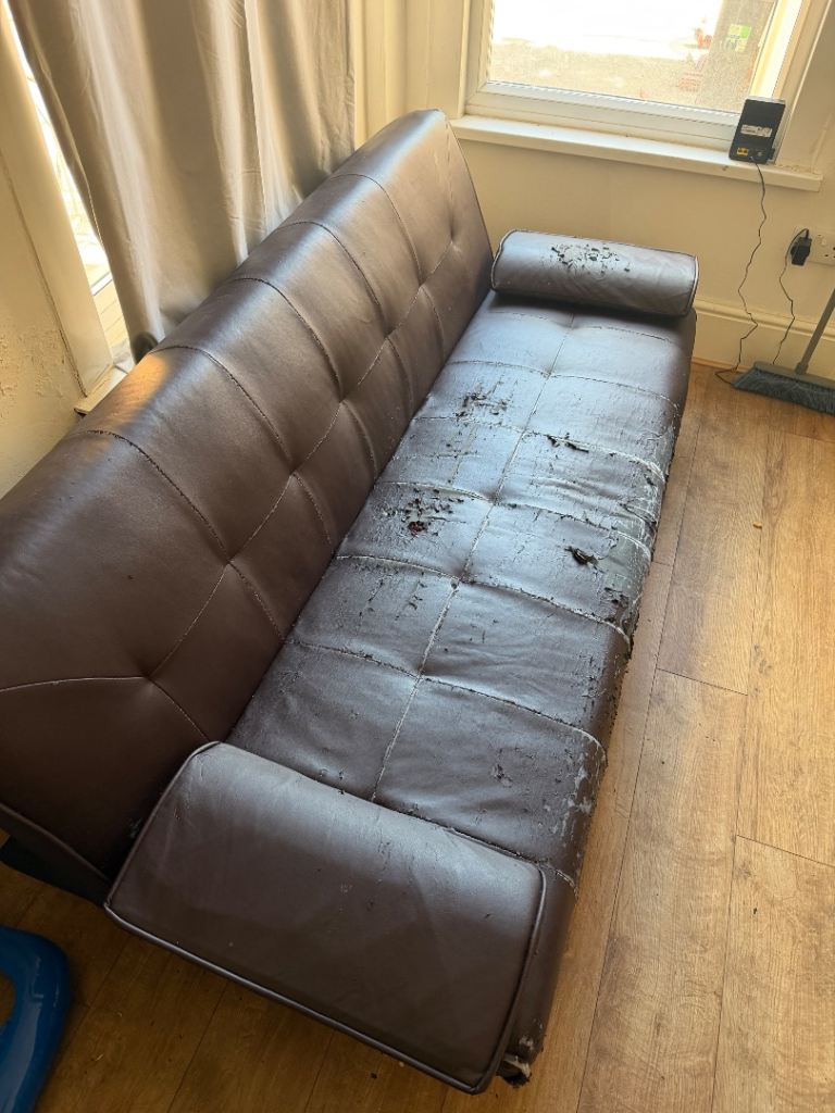  Free 3-Seater Leather Sofa Bed – Used Condition – Cheap
