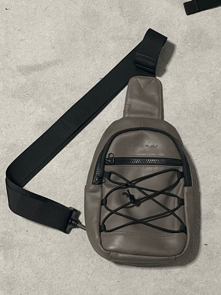 Man bag medium sized 