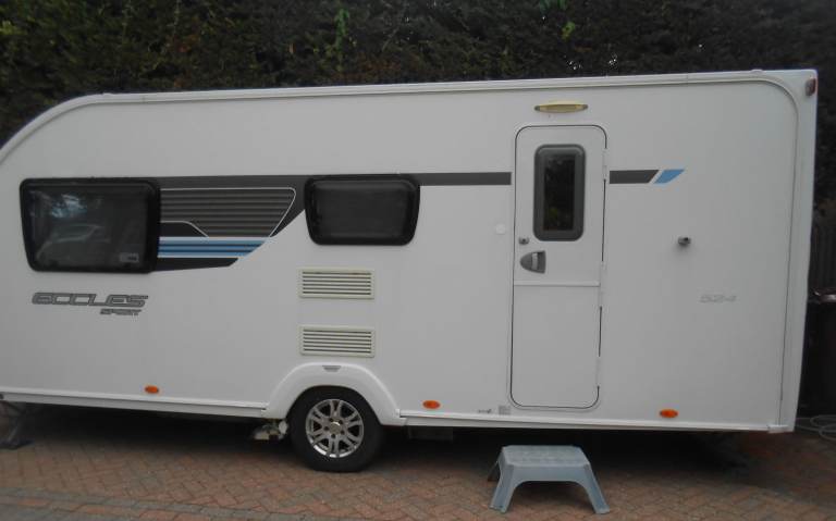 SWIFT STERLING ECCLES  SPORT 542R CARAVAN 2012 4 BERTH