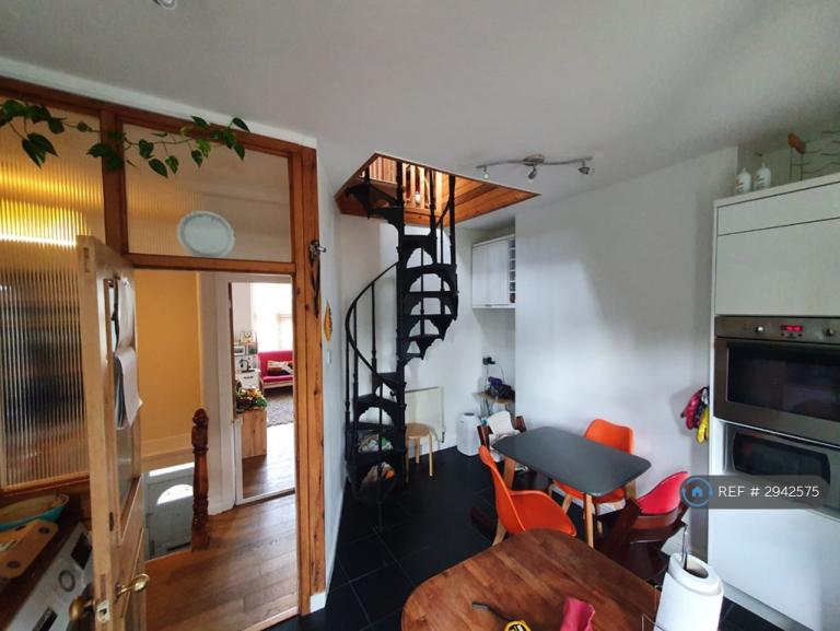 2 bedroom house in Leslie Road, London, N2 (2 bed) (#2942575)