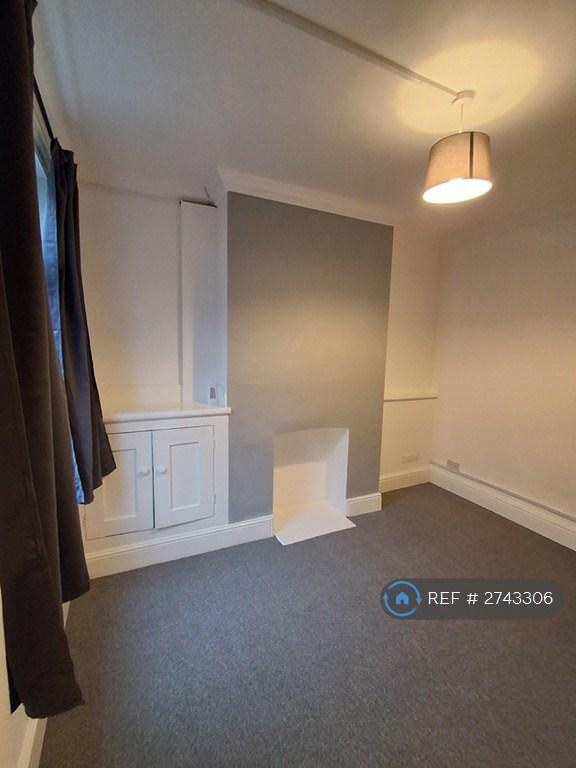 1 bedroom flat in Warwick Street, Leicester, LE3 (1 bed) (#2743306)