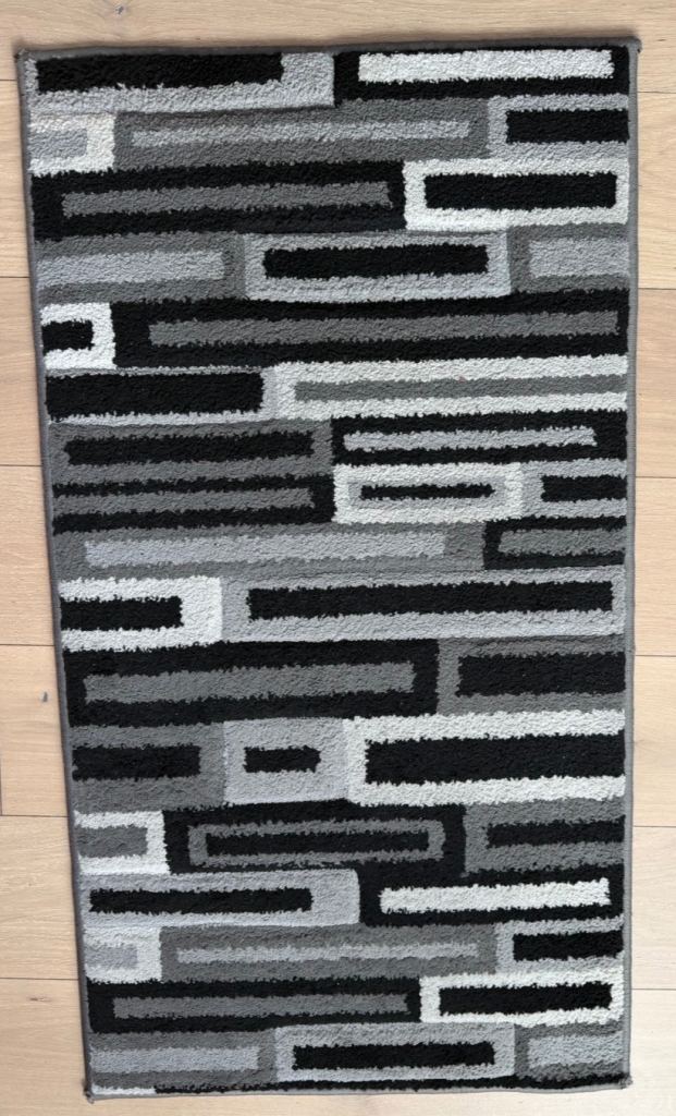Set of 2x Matching Rugs – Stylish Home Carpets. A stylish geometric patterned rug.
