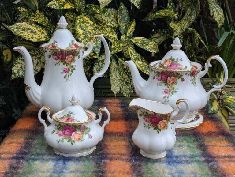 Royal Albert Country Roses 5 piece set