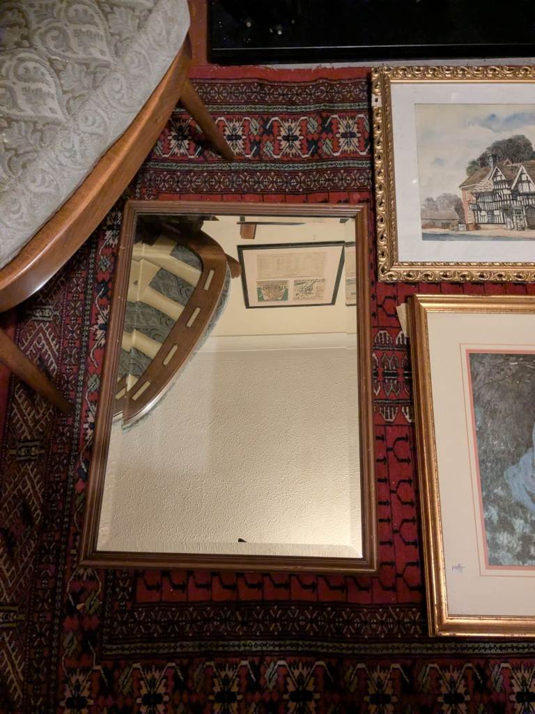 4 Framed Pictures and 1 Mirror (Includes Claude Monet Prints)