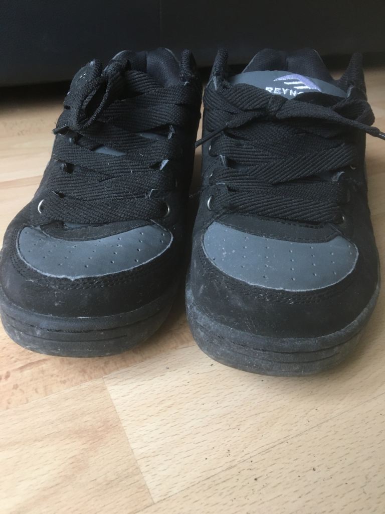 Reynolds skateboard shoes size 8