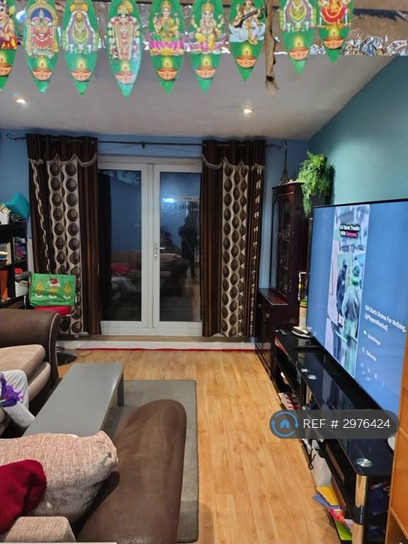 5 bedroom house in Abbey Drive, Luton, LU2 (5 bed) (#2976424)
