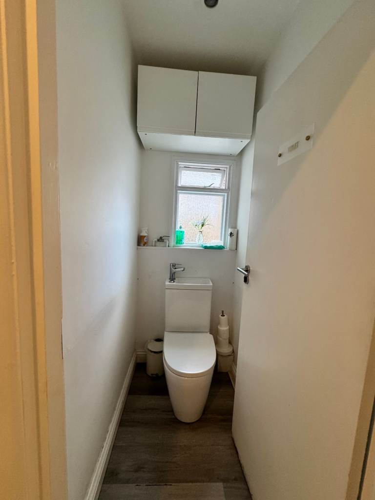 Exquisite space in Shepherds Bush for a private beauty salon or private office.