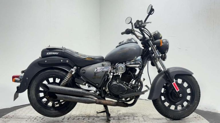 Keeway Superlight [Phone number removed]K NON RUNNING CRUISER PROJECT BIKE SPARES OR REPAIR