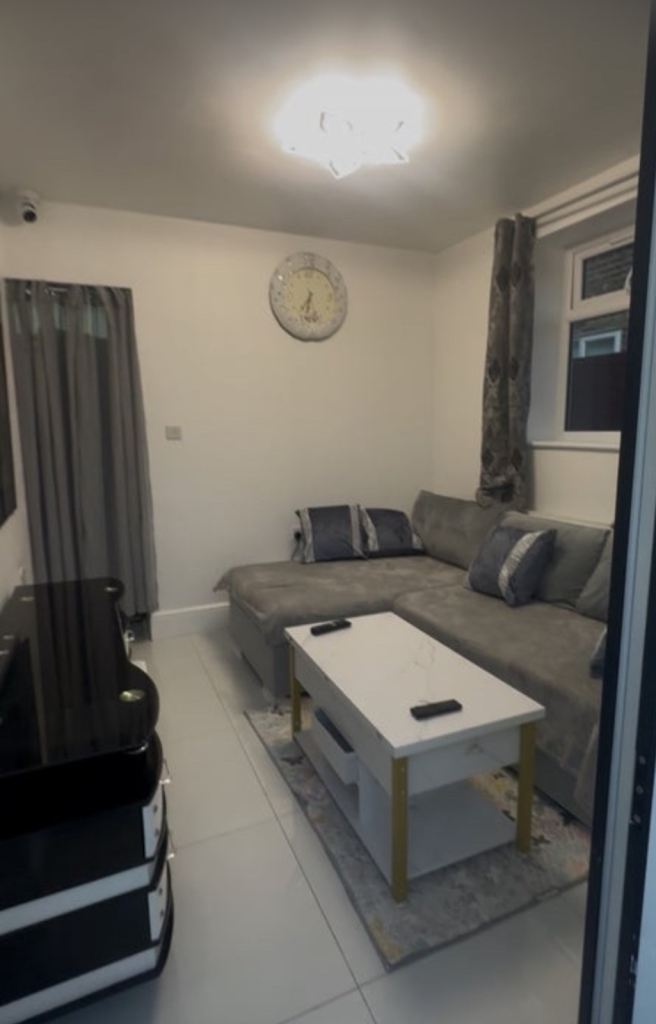 Double bedroom for female £580