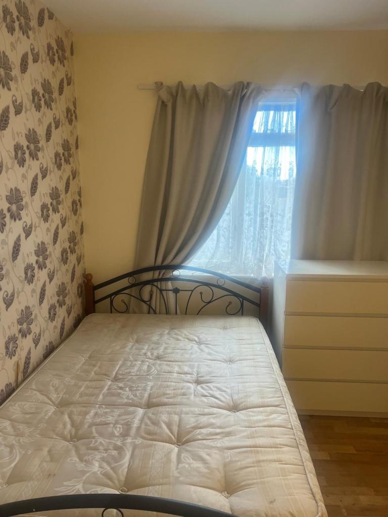 Double room in nice and tidy house in  Thornton Heath. Inclusive of all bills £600pcm. CR7 8QX.
