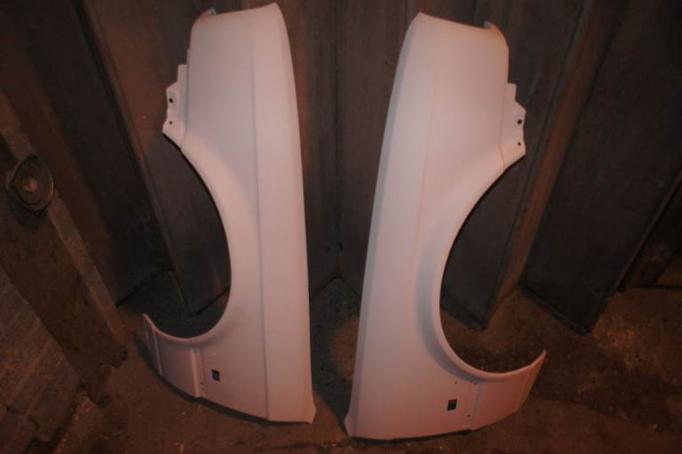 BMW E30 PAIR OF FRONT  WINGS