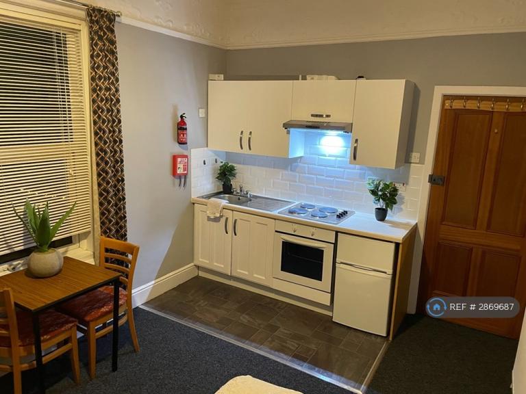 Studio flat in Priory Road, Sheffield, S7 (#2869687)