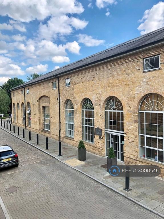 2 bedroom flat in Station Road, Ware, SG12 (2 bed) (#3000546)