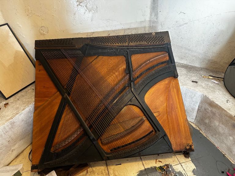 Inside of a piano free 