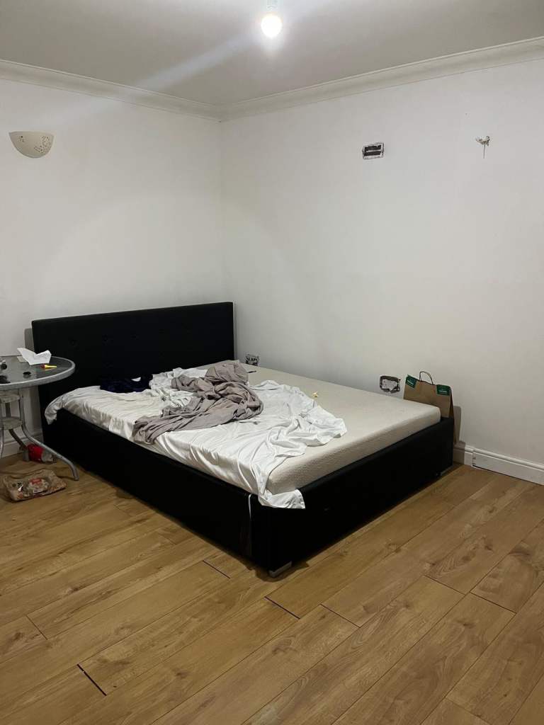 Hi I have 5 double bed flat for Rent with all bills 