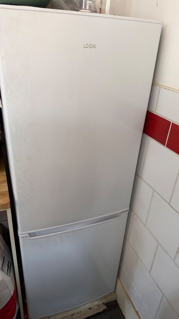 LOGIK White Fridge Freezer – Good Condition