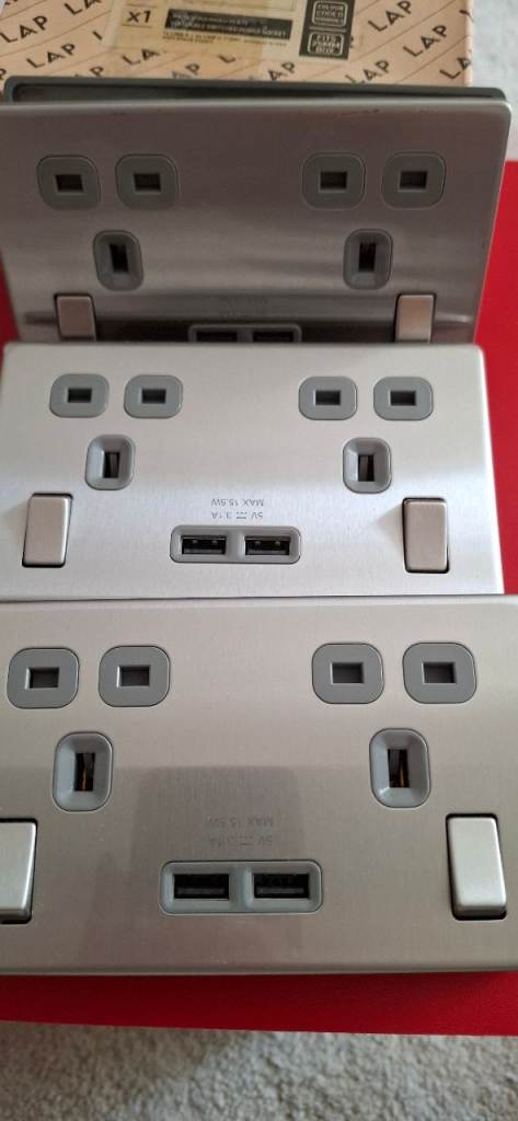LAP Brushed Chrome Double Socket with USB – As Good As New