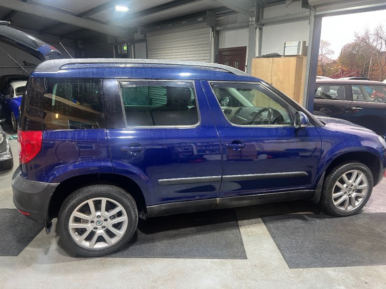  2011 Skoda, YETI 2.0 diesel elegance tdi  4x4 fsh 2 keys mot 1 year  125,000 Miles F S H 