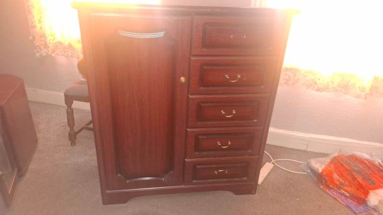 Courts Mahogany Bedroom Set [ vintage]