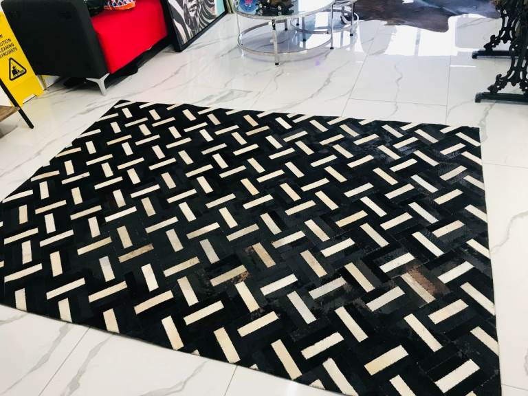 BLACK & CREAM COW SKIN COW HIDE LEATHER PATCH WORK RUG