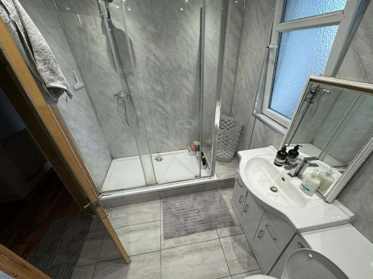 Private room available from August in EH112RQ