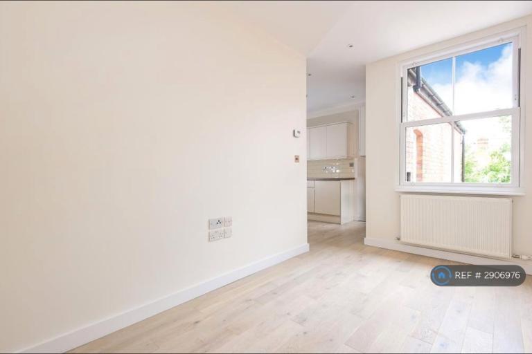 1 bedroom flat in London Road, Reading, RG1 (1 bed) (#2906976)