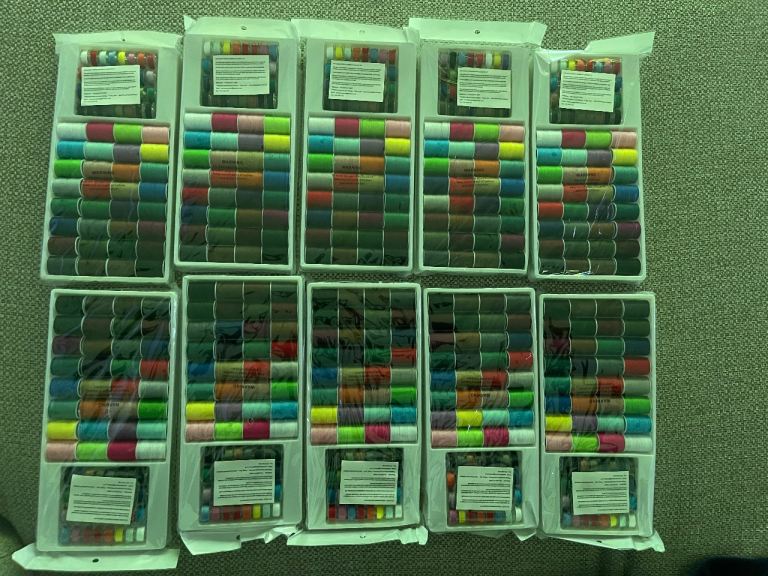 Large Job Lot of Mixed Colour Sewing Thread Reels 100 pck for 150£