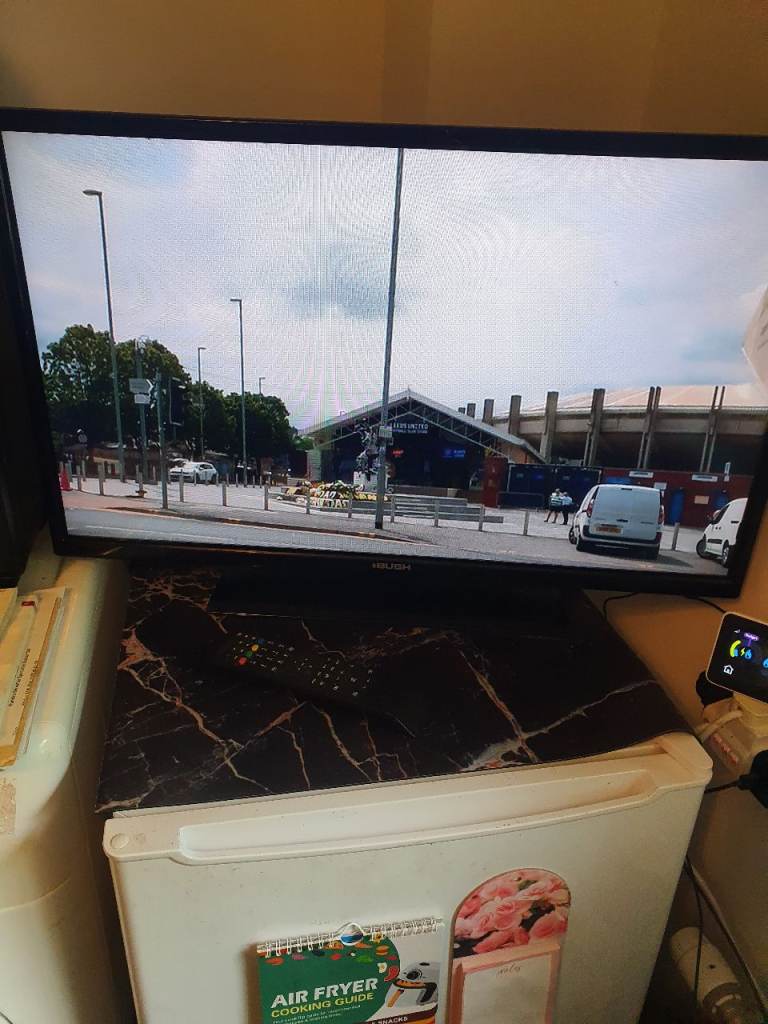 Bush Freeview TV 32in With Remote Control