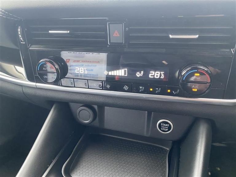 2022 Nissan Qashqai 1.3 DiG-T MH 158 N-Connecta [Glass Rf] 5dr Xtronic Automatic Hatchback Petrol...