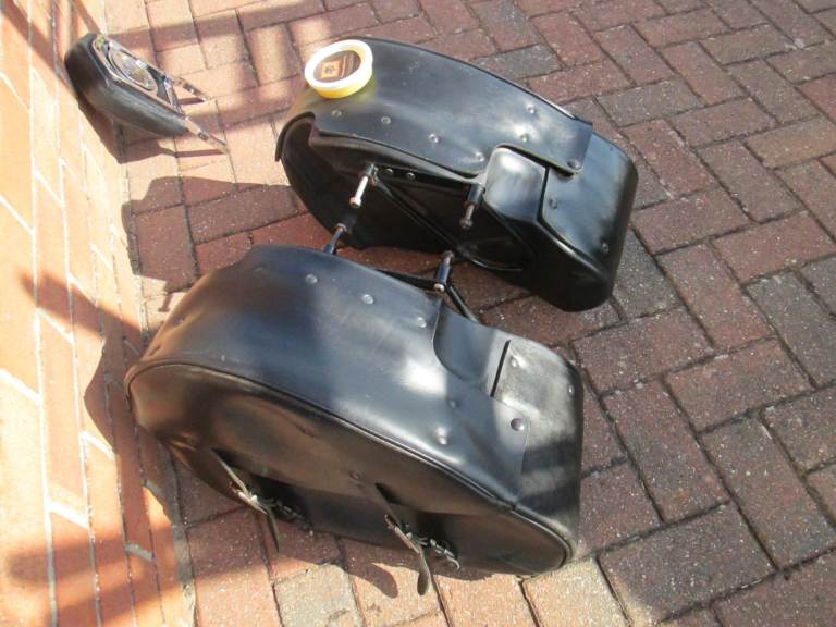 Harley-Davidson Sportster Leather teardrop panniers and fixing frames