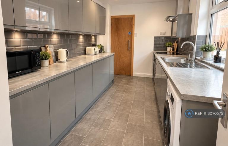 1 bedroom in Catherine Street, Chesterfield, S40 (#3070575)