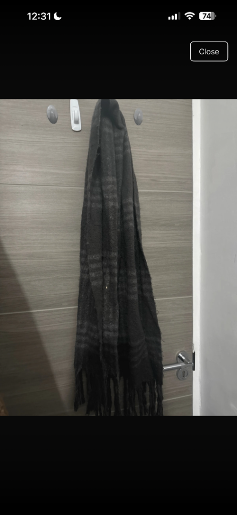 Unisex Grey Striped Scarf – Good Condition