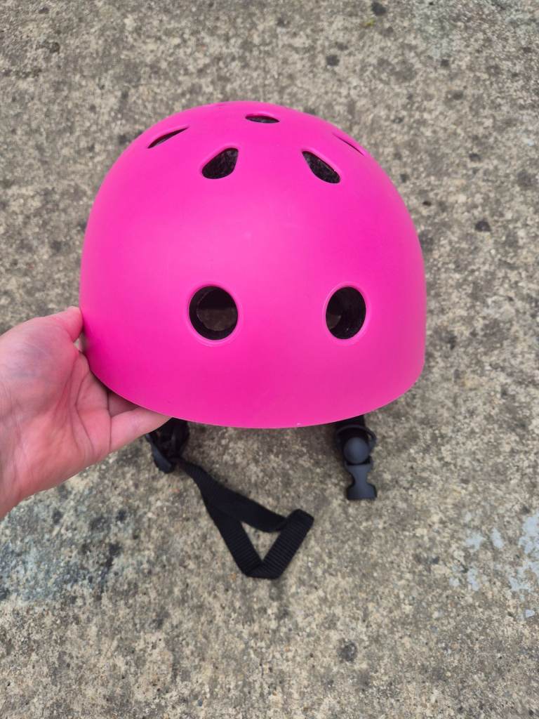 Girls pink 💗 helmet