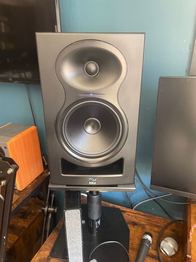 Pair Of Kali Audio LP6 Studio Monitors 