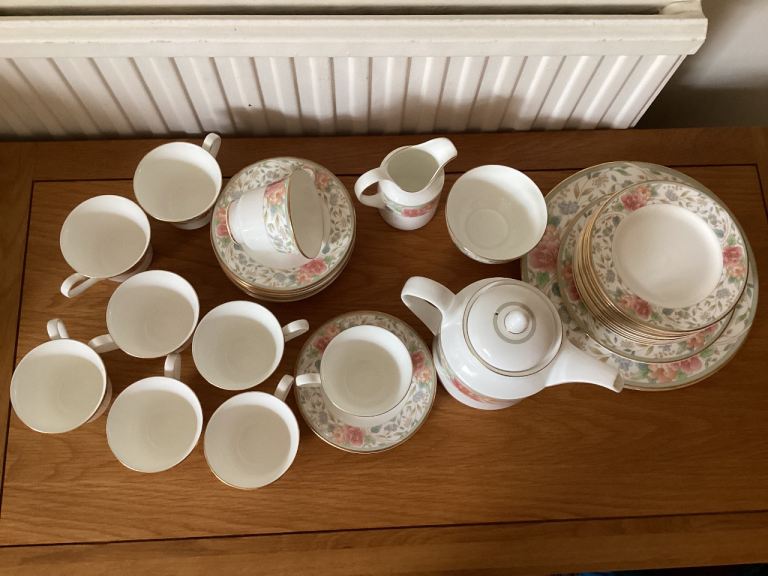 Fine bone china Royal Doulton tea service £30