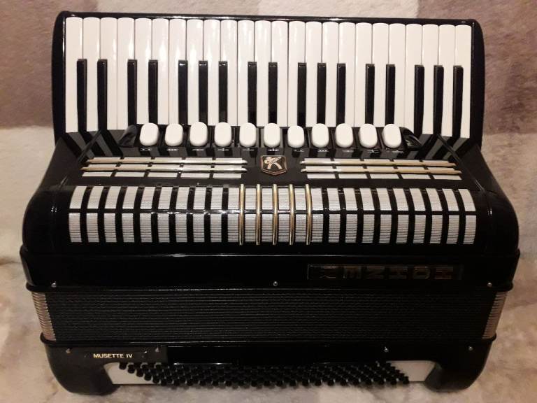 Hohner Musette IV Accordion