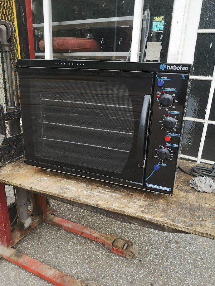 Blue Seal Turbofan E311 convection oven Refurbished, open to offers.