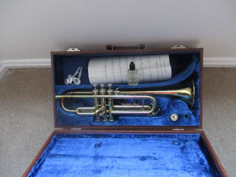 Trumpet with Hard Case and Accessories – Good Condition