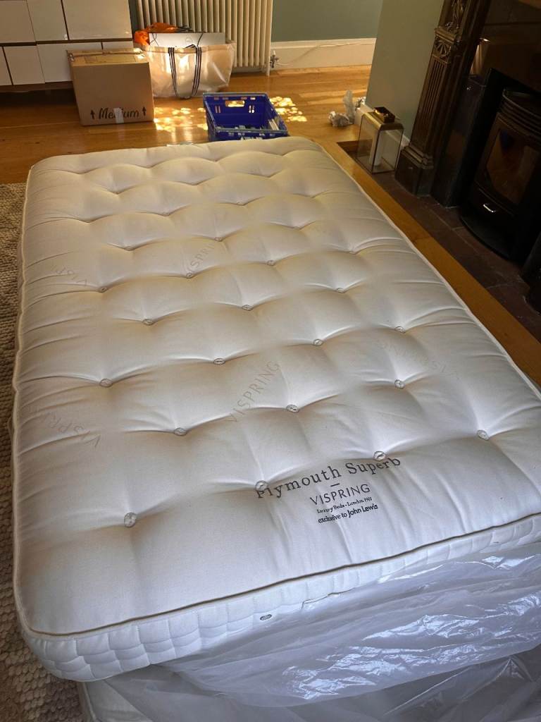 Vispring Plymouth Superb Small Double Mattress, Medium Spring, Excellent Condition - 3 Available 