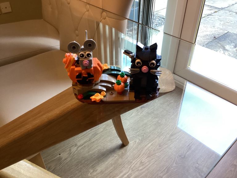 Lego black cat and mouse 