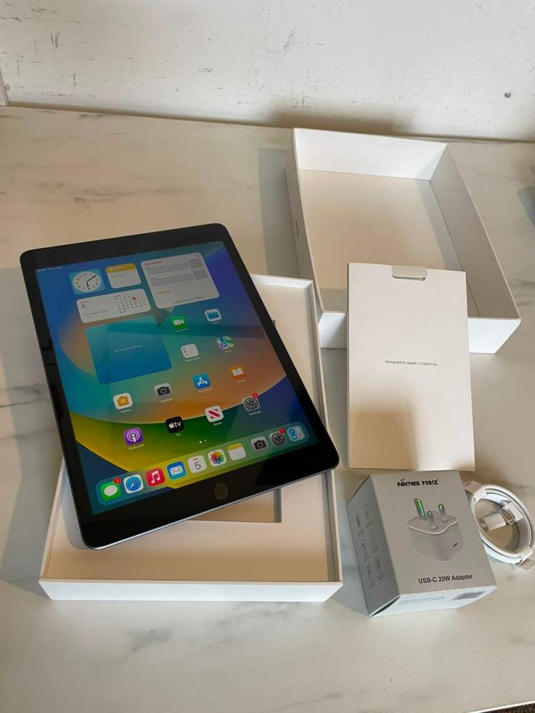 Apple iPad Space Grey IOS 18.7.9 (2026) WiFi Original Box - Could deliver